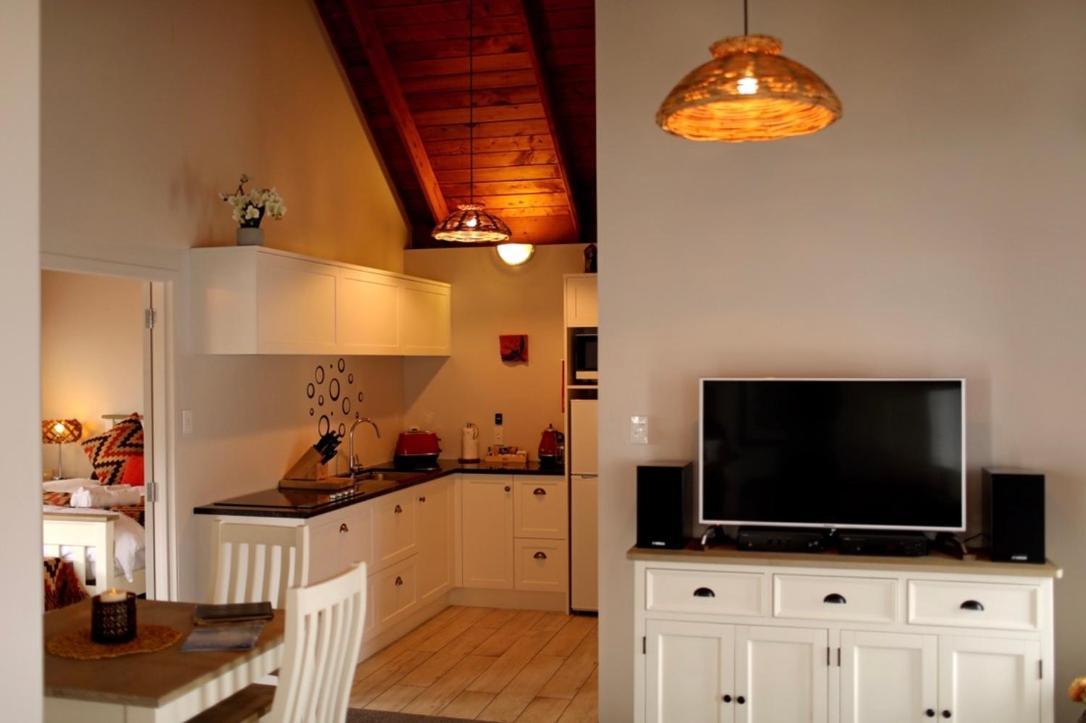 Coromandel Central Cottage Luxury W Spa 외부 사진